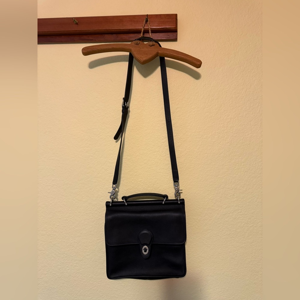 Coach Structured Leather Crossbody / Willis-Style Bag – Black (M0651-F09927)